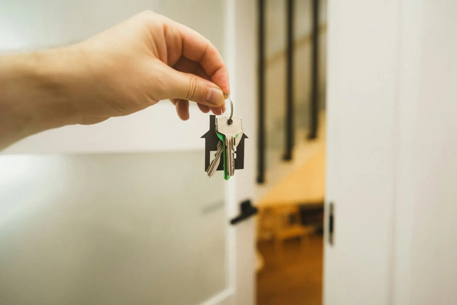 A hand holding the keys to a rental apartment